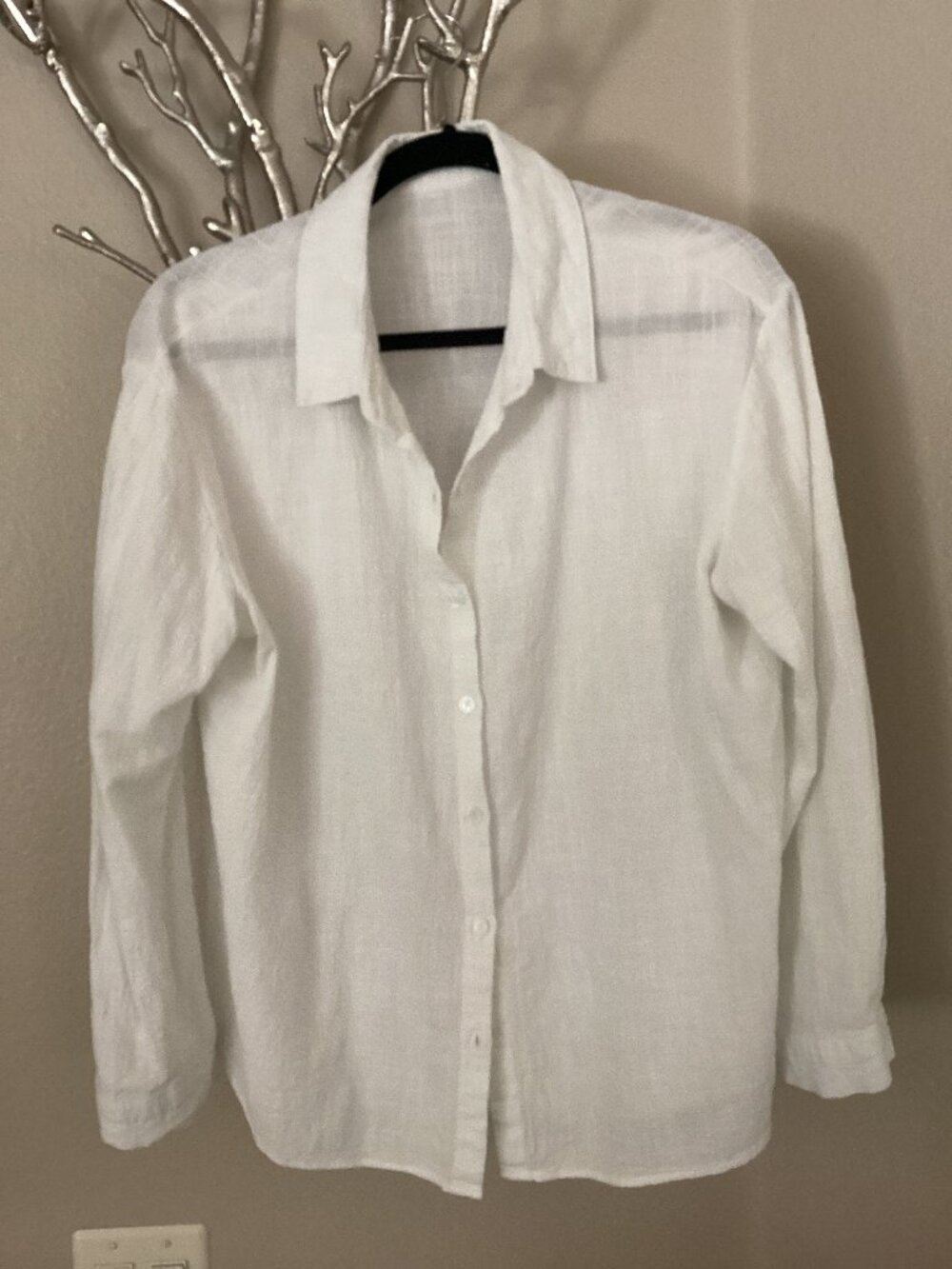 Unbranded white shirt, top, polyester/spandex, size XL